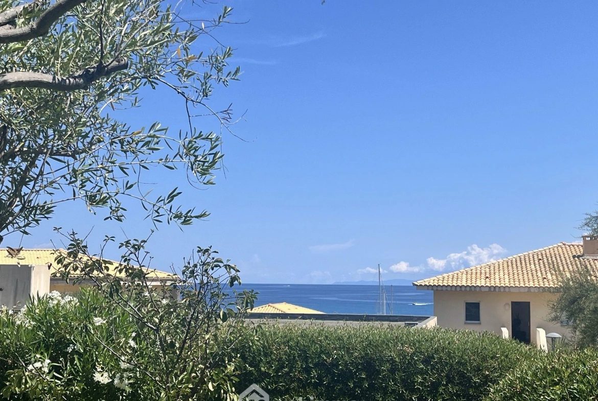 Appartement T2 de 43 m² avec jardin et vue sur la mer à Sant'Ambroggio 