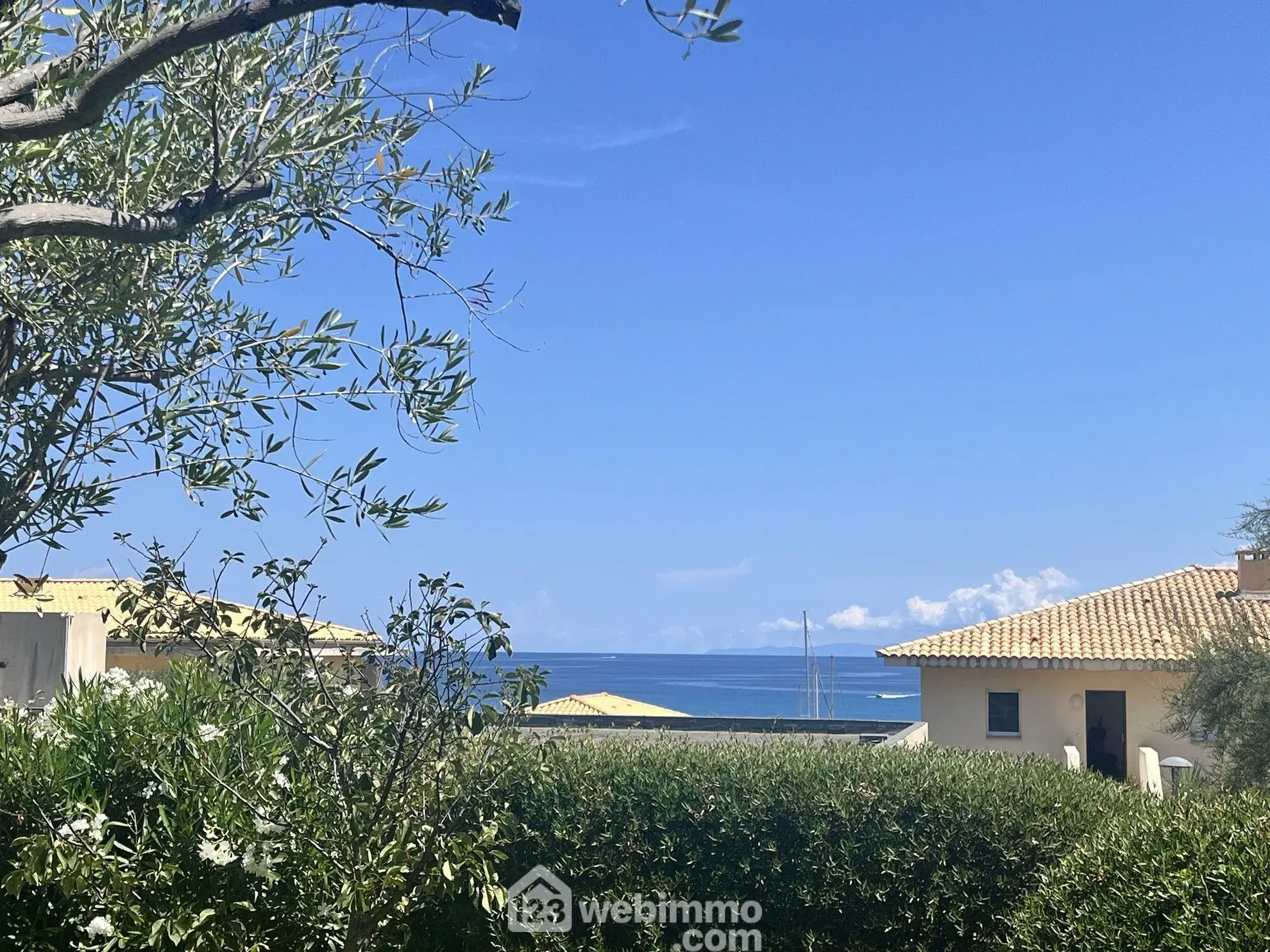 Appartement T2 de 43 m² avec jardin et vue sur la mer à Sant'Ambroggio 