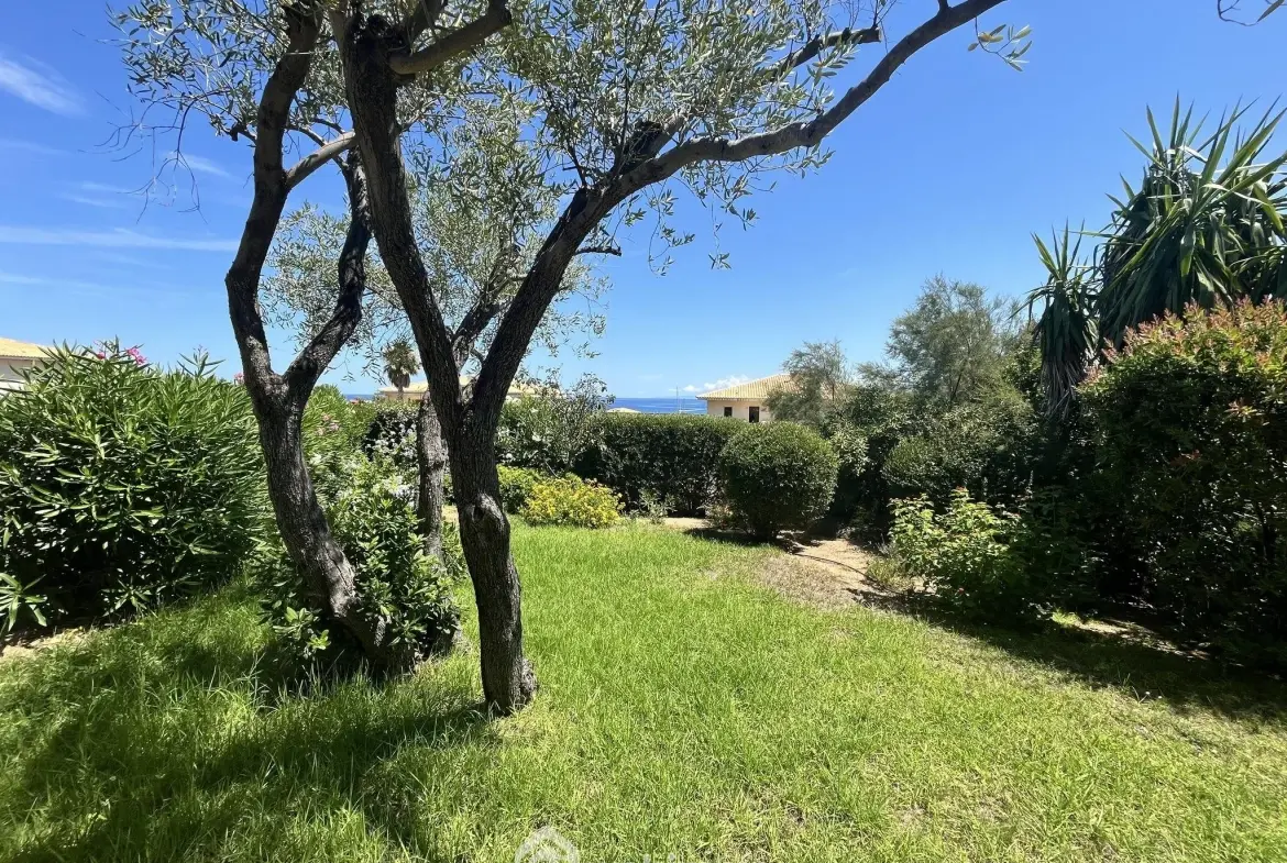 Appartement T2 de 43 m² avec jardin et vue sur la mer à Sant'Ambroggio 