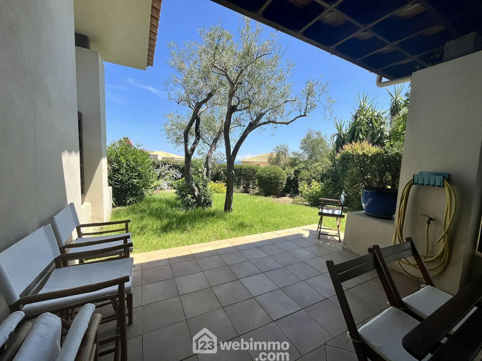 Appartement T2 de 43 m² avec jardin et vue sur la mer à Sant'Ambroggio 