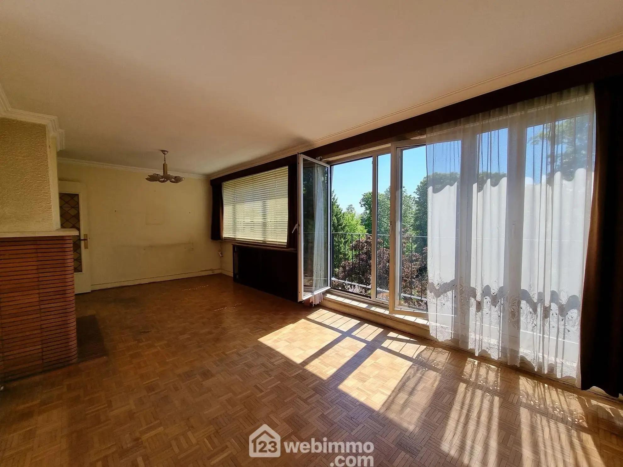 Appartement lumineux de 71,60 m² à Choisy-le-Roi avec parking et vue dégagée 