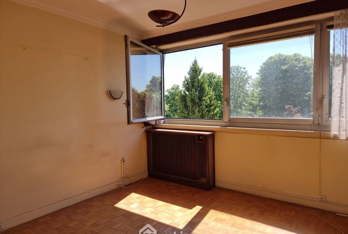 Appartement lumineux de 71,60 m² à Choisy-le-Roi avec parking et vue dégagée 