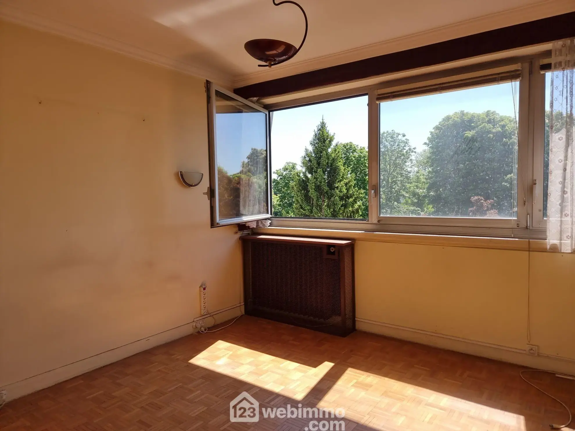 Appartement lumineux de 71,60 m² à Choisy-le-Roi avec parking et vue dégagée 