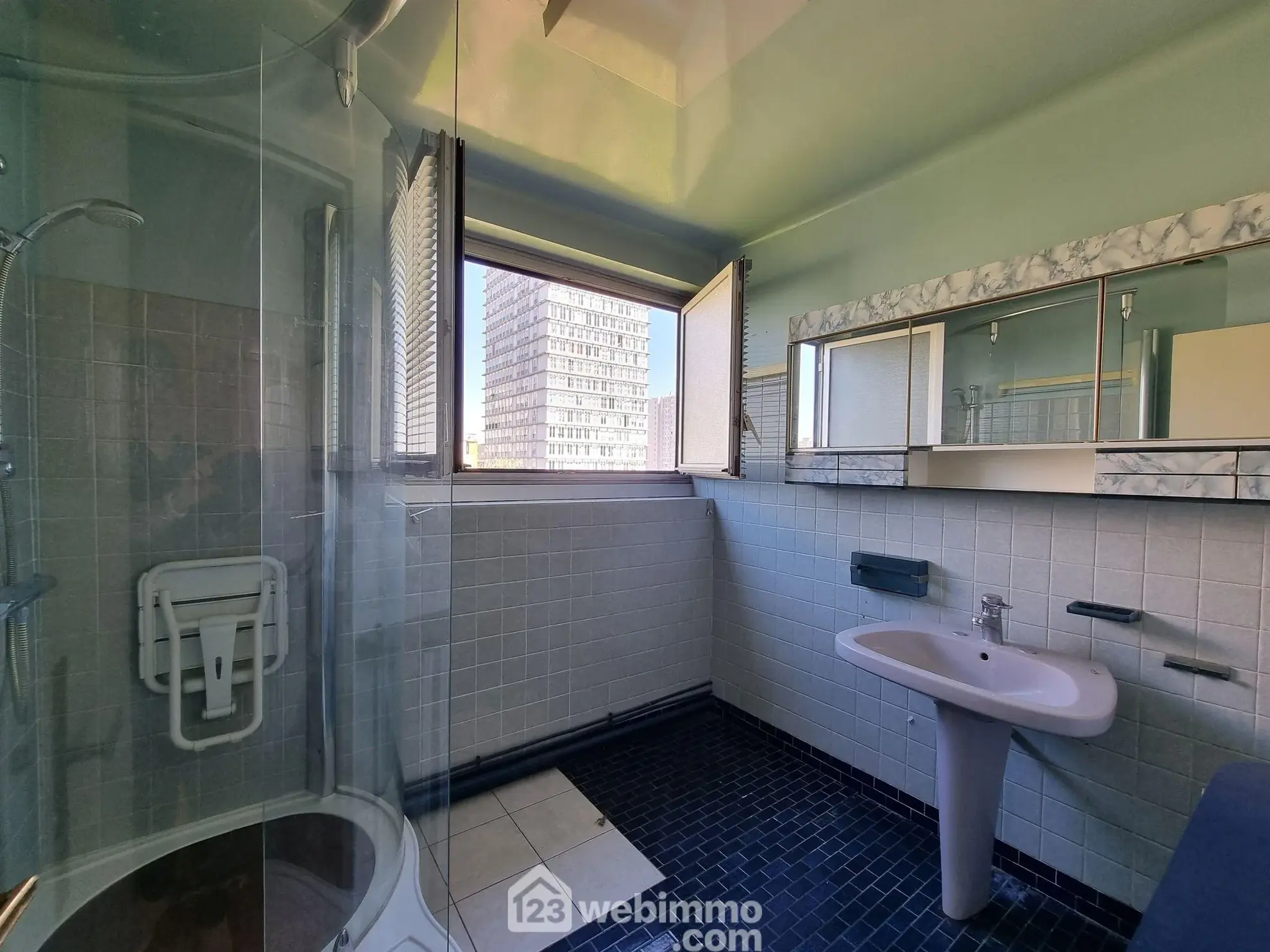 Appartement lumineux de 71,60 m² à Choisy-le-Roi avec parking et vue dégagée 