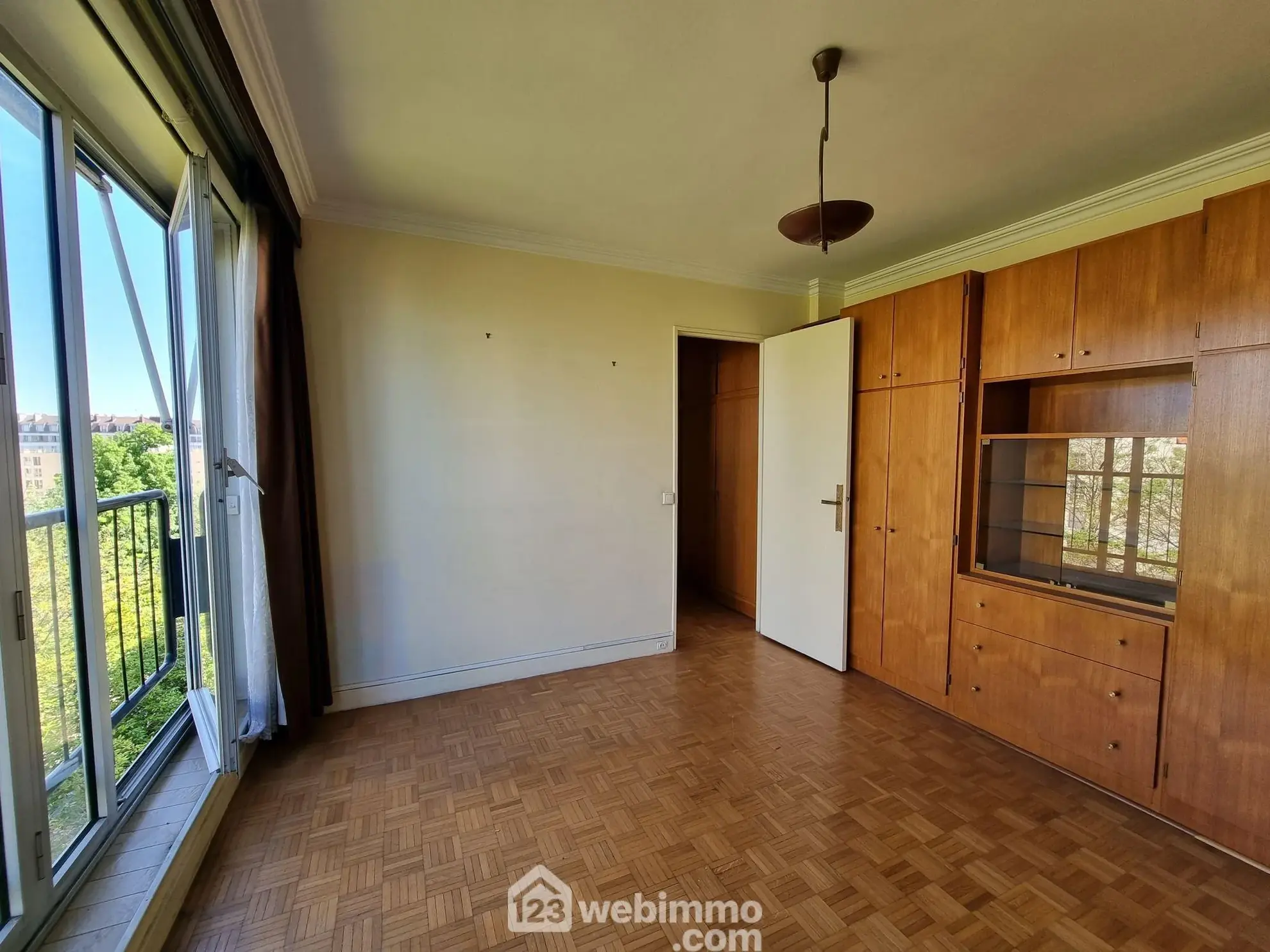 Appartement lumineux de 71,60 m² à Choisy-le-Roi avec parking et vue dégagée 