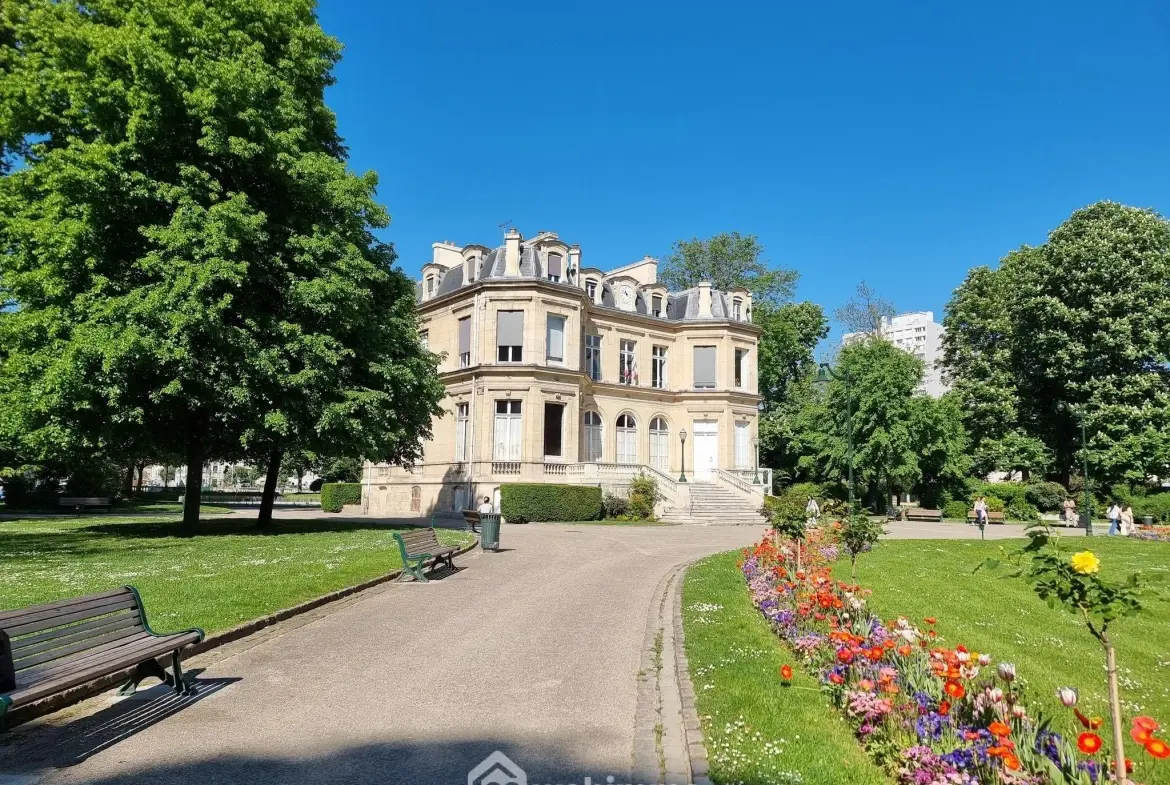 Appartement lumineux de 71,60 m² à Choisy-le-Roi avec parking et vue dégagée 