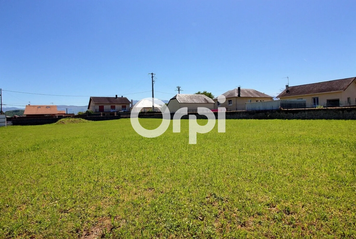 Terrain à bâtir de 705 m² avec vue Pyrénées à Borderes 
