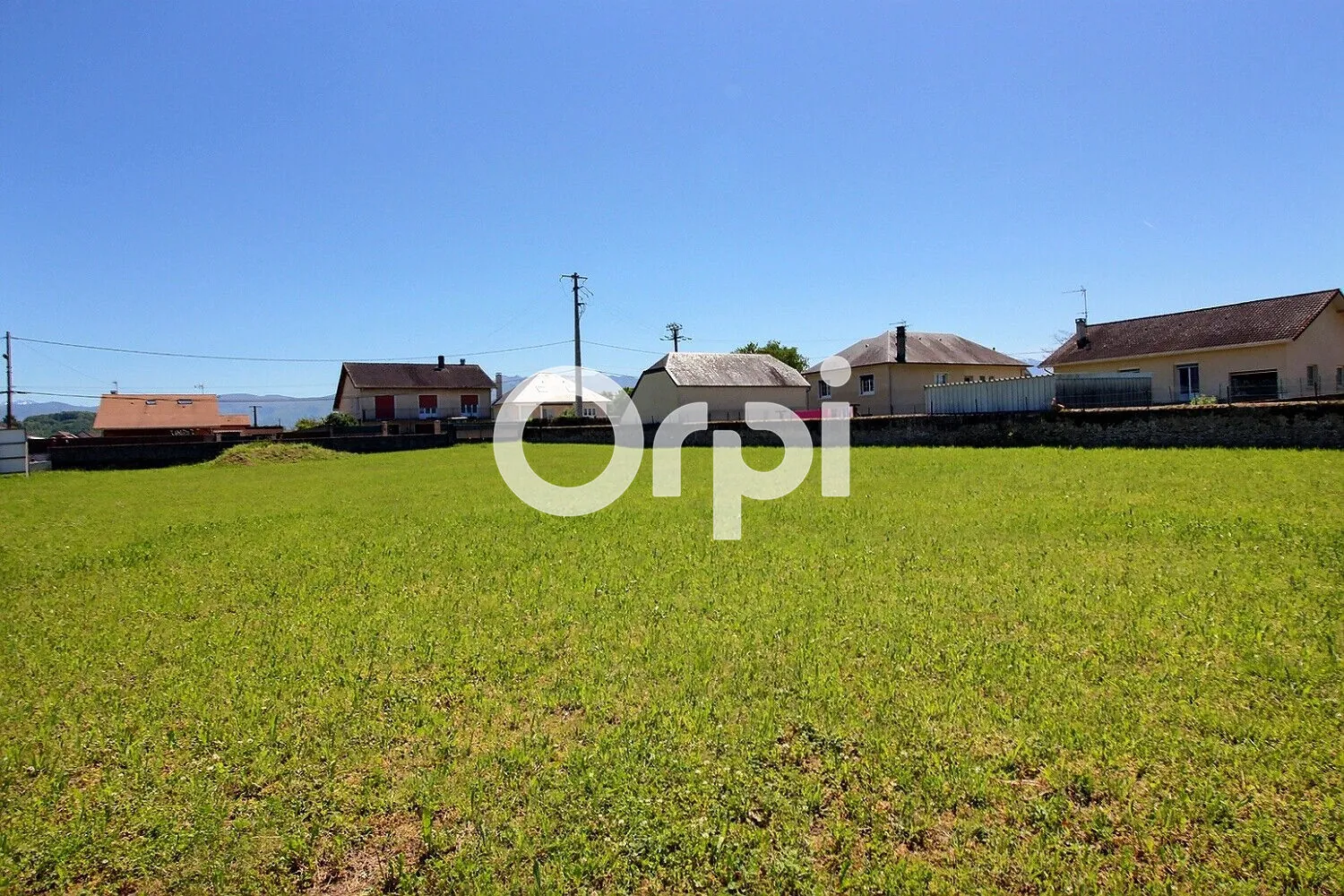 Terrain à bâtir de 705 m² avec vue Pyrénées à Borderes 