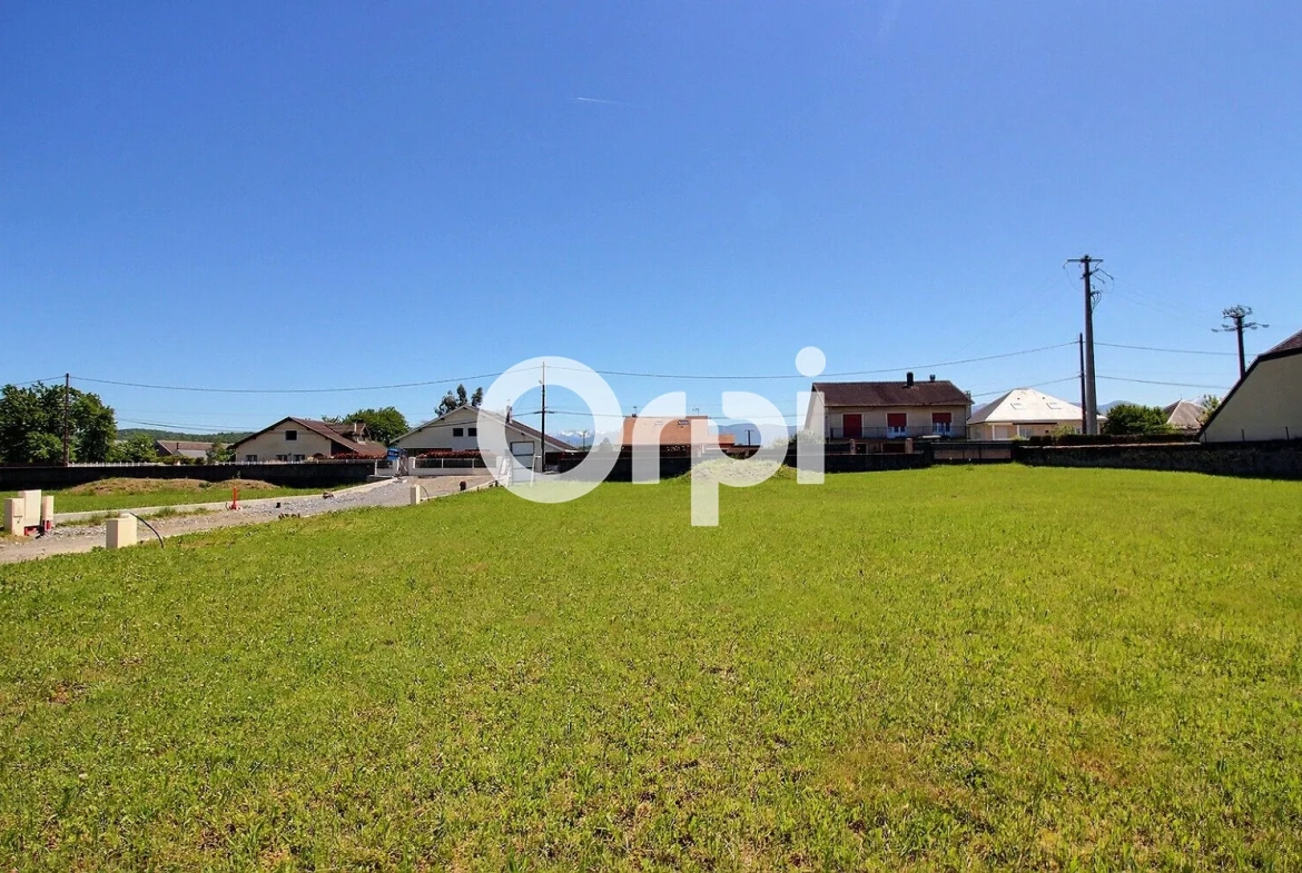 Terrain à bâtir de 705 m² avec vue Pyrénées à Borderes 