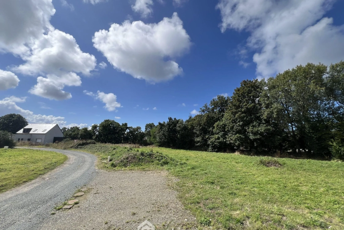 Terrain constructible de 872 m² à Louannec, secteur résidentiel privé 