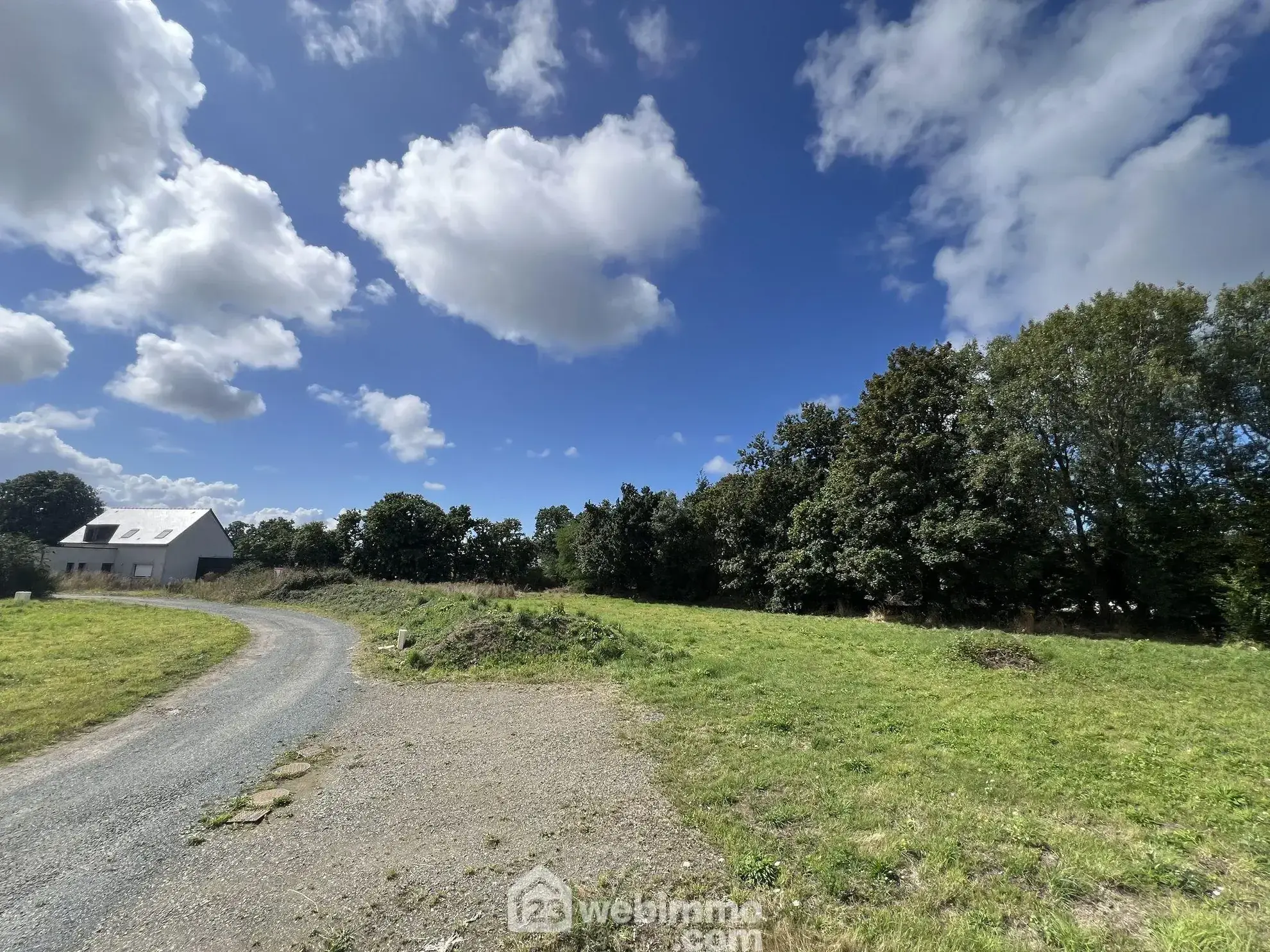 Terrain constructible de 872 m² à Louannec, secteur résidentiel privé 