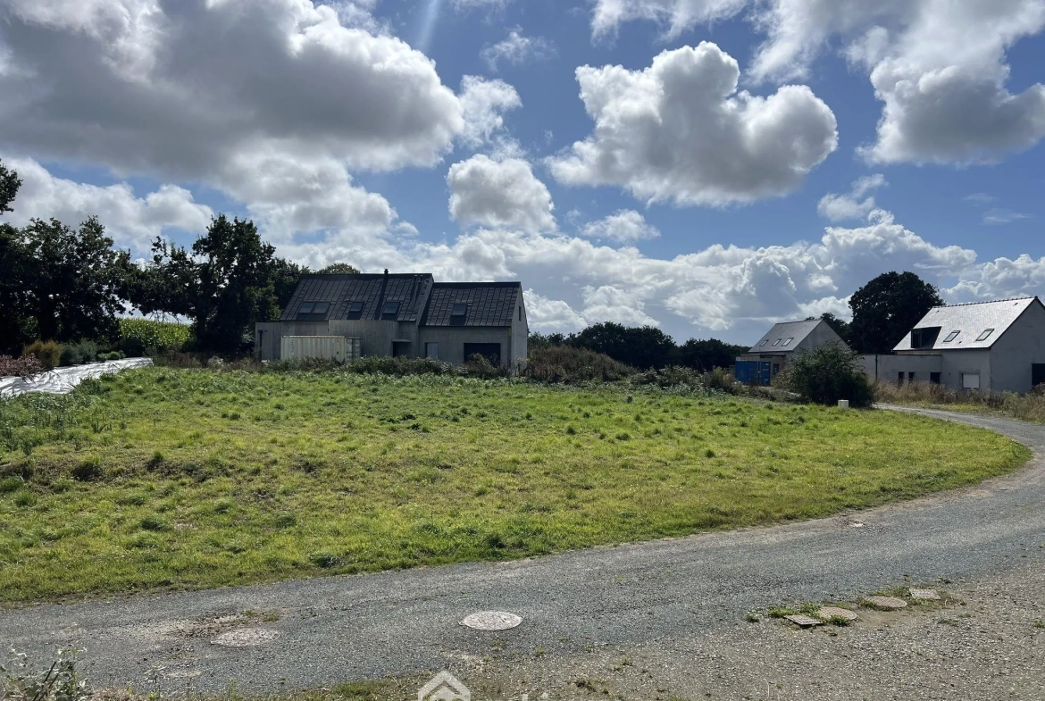 Terrain constructible de 872 m² à Louannec, secteur résidentiel privé 