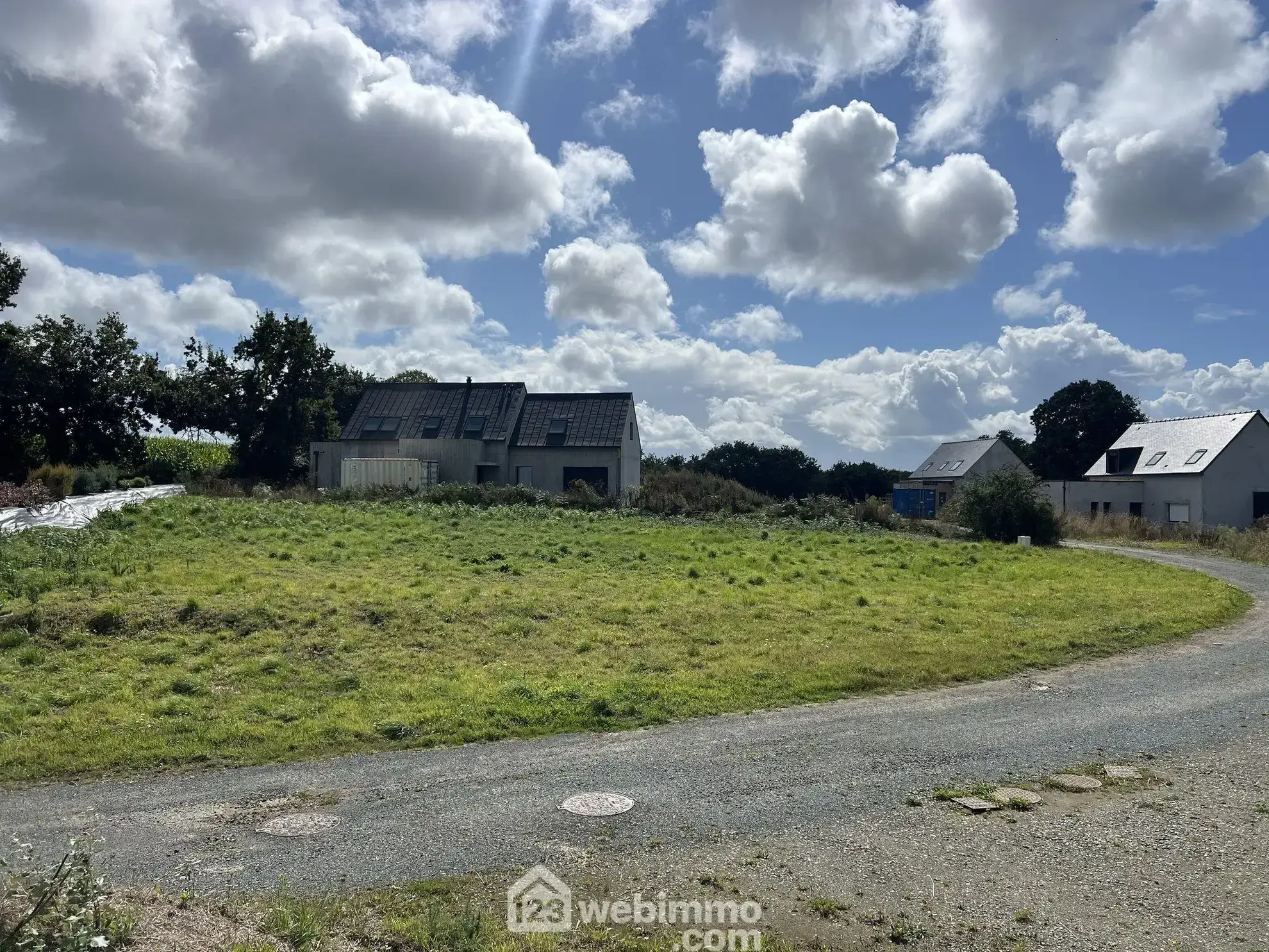 Terrain constructible de 872 m² à Louannec, secteur résidentiel privé 