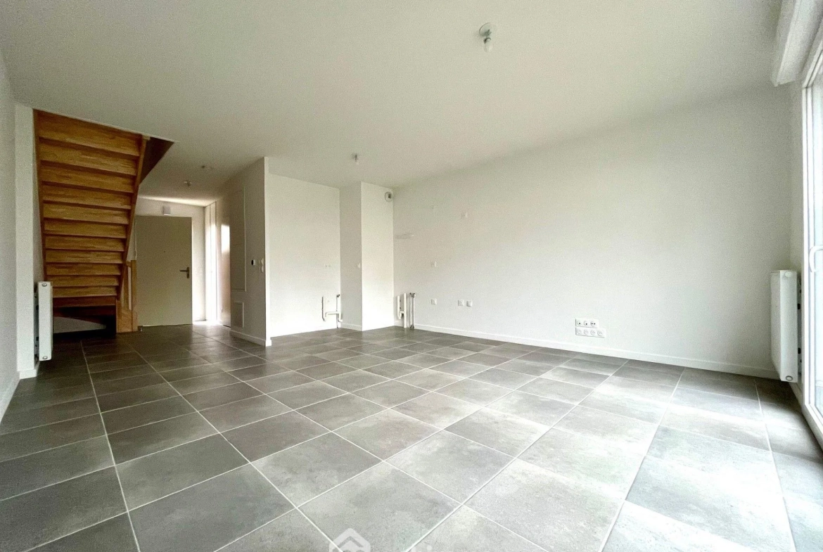 Maison neuve à vendre à Lormont - 2 chambres, jardin et proximité des commodités 