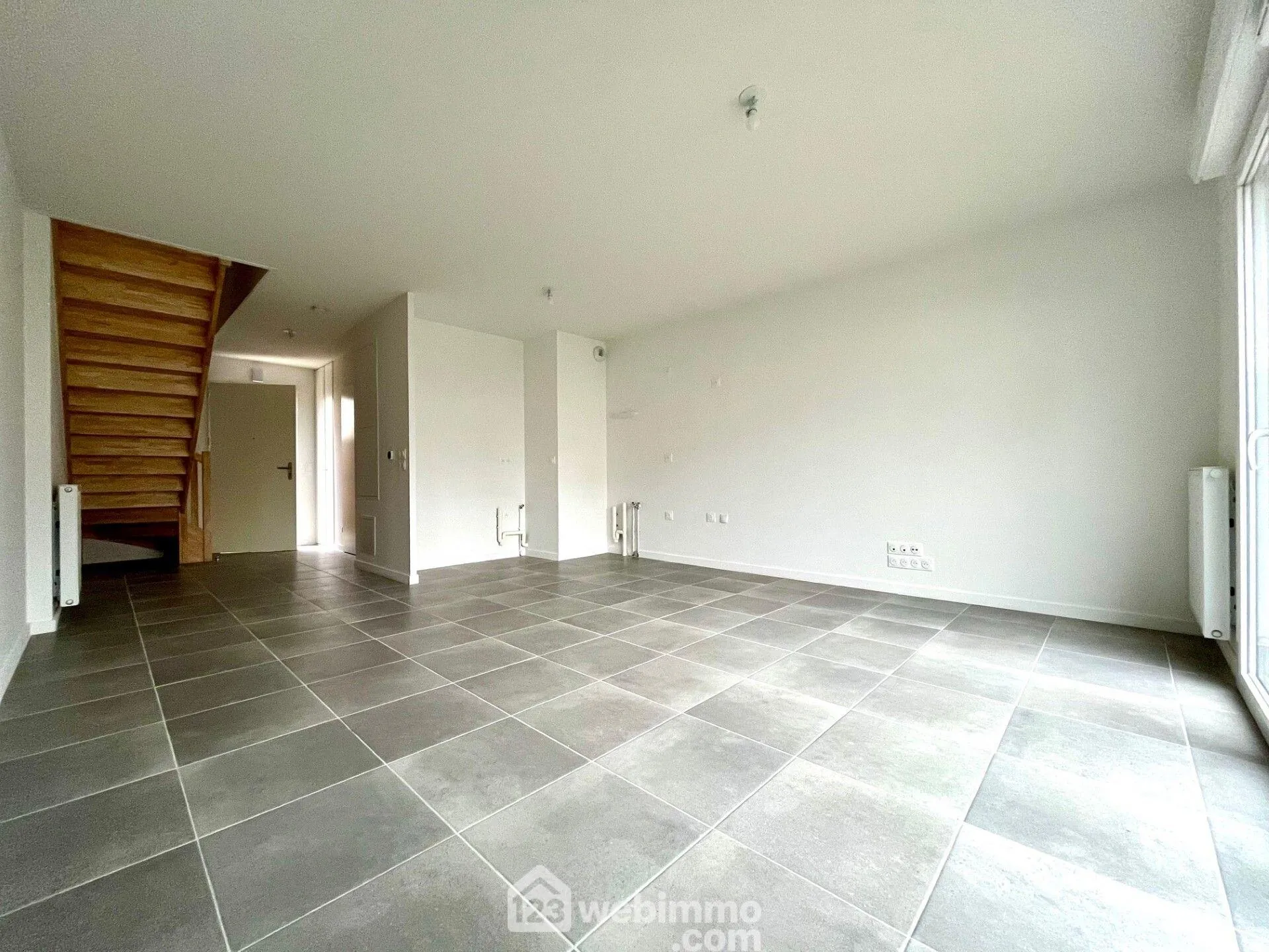 Maison neuve à vendre à Lormont - 2 chambres, jardin et proximité des commodités 