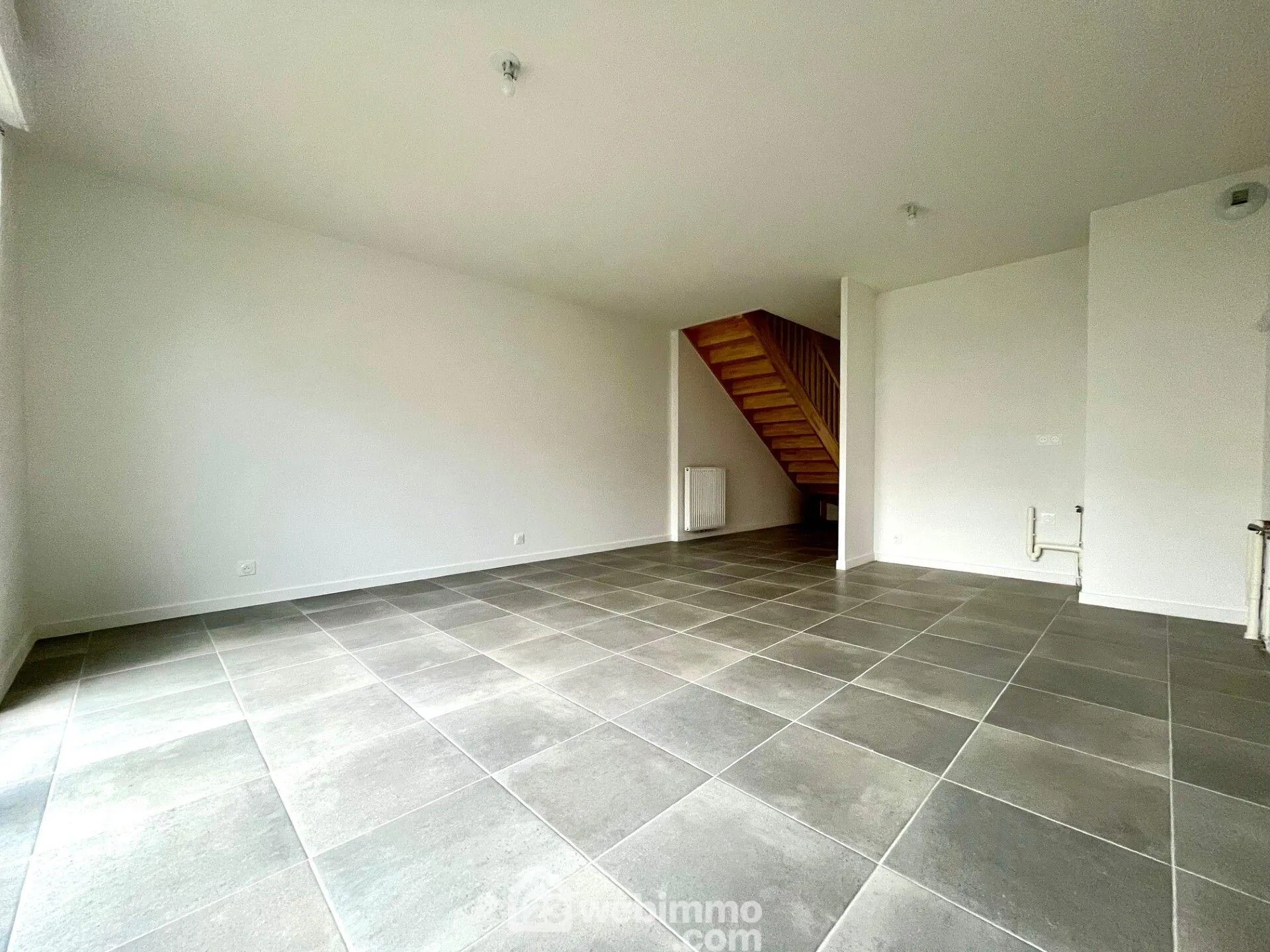 Maison neuve à vendre à Lormont - 2 chambres, jardin et proximité des commodités 