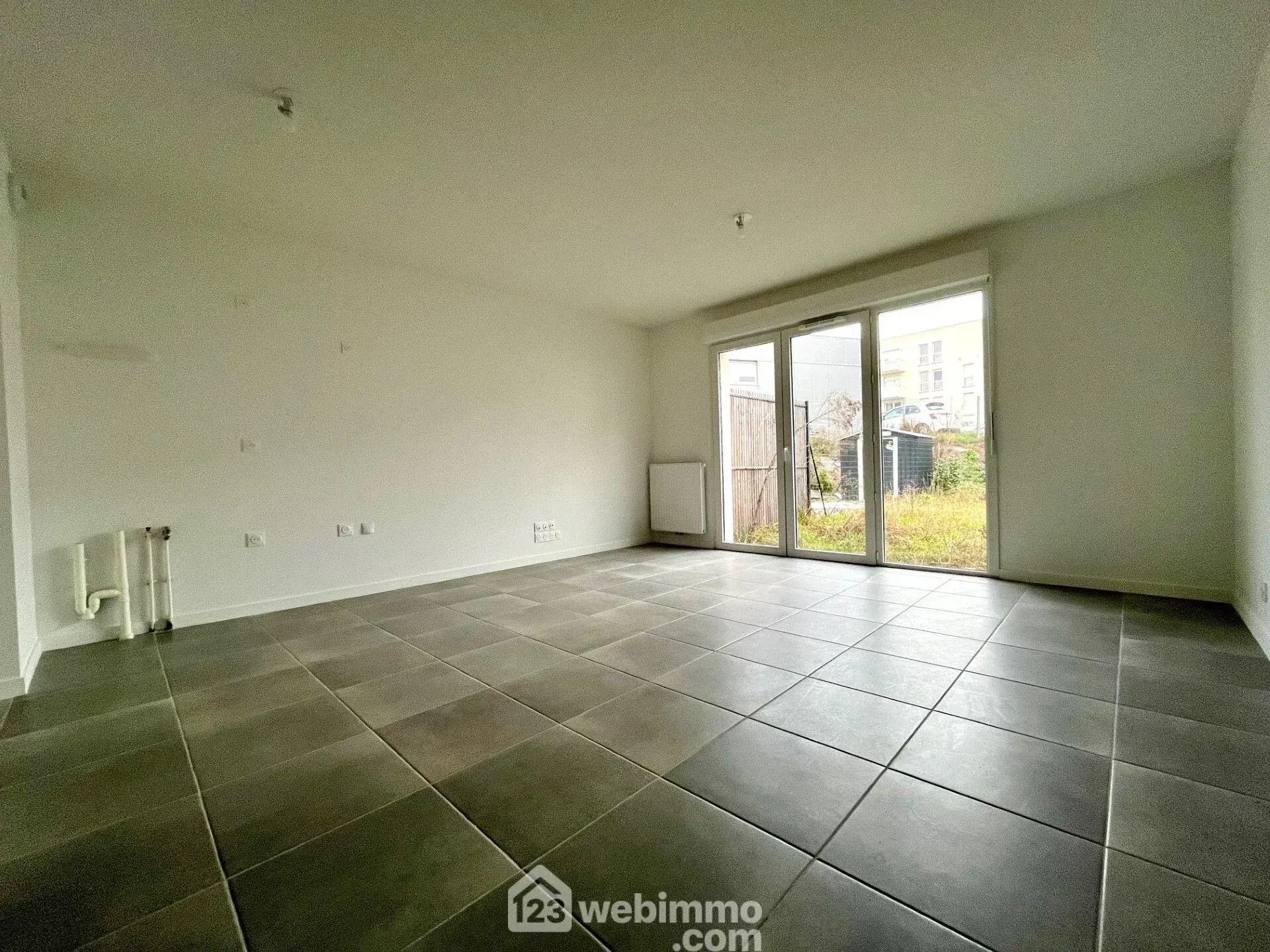Maison neuve à vendre à Lormont - 2 chambres, jardin et proximité des commodités 