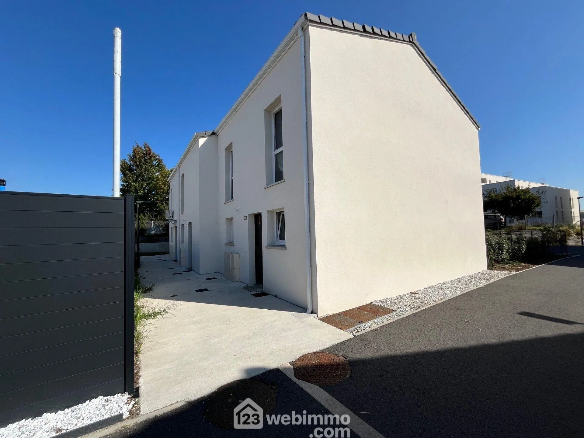 Maison neuve à vendre à Lormont - 2 chambres, jardin et proximité des commodités 