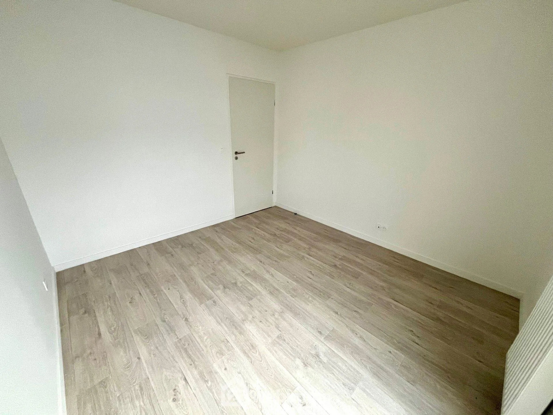 Maison neuve à vendre à Lormont - 2 chambres, jardin et proximité des commodités 