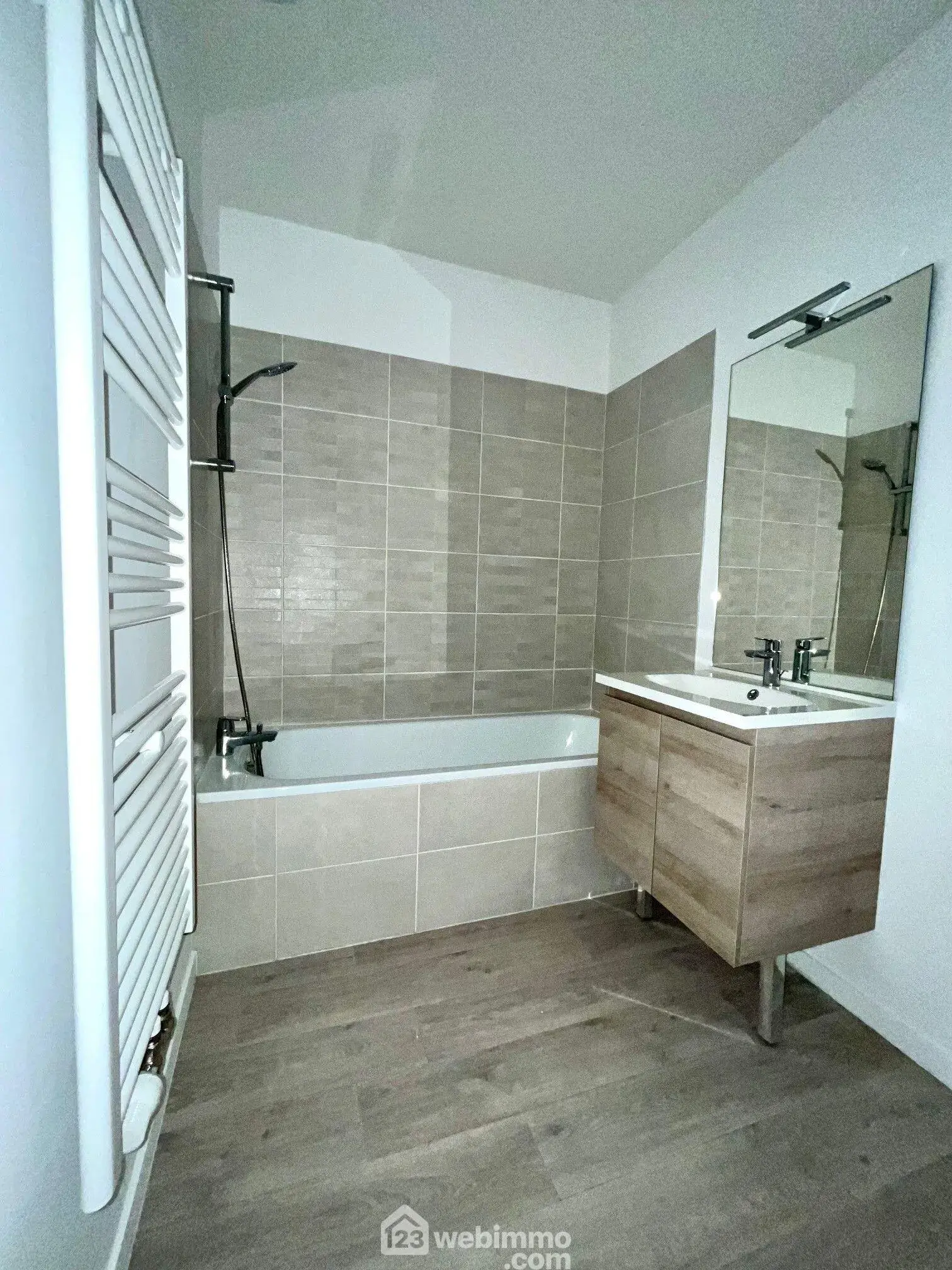 Maison neuve à vendre à Lormont - 2 chambres, jardin et proximité des commodités 