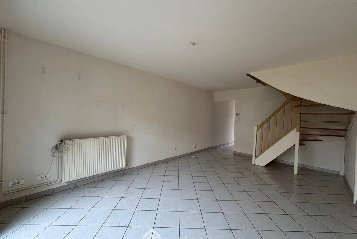 Deux maisons jumelles à Damvillers avec potentiel d'investissement et résidence 