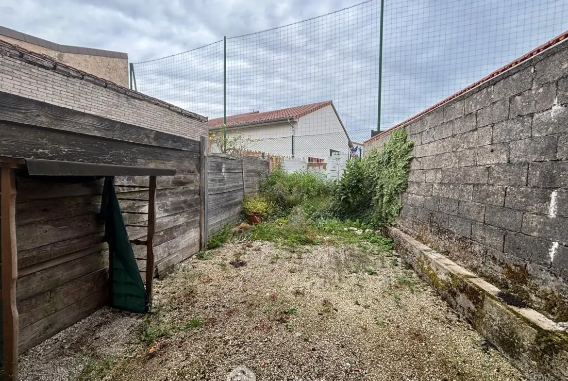 Deux maisons jumelles à Damvillers avec potentiel d'investissement et résidence 