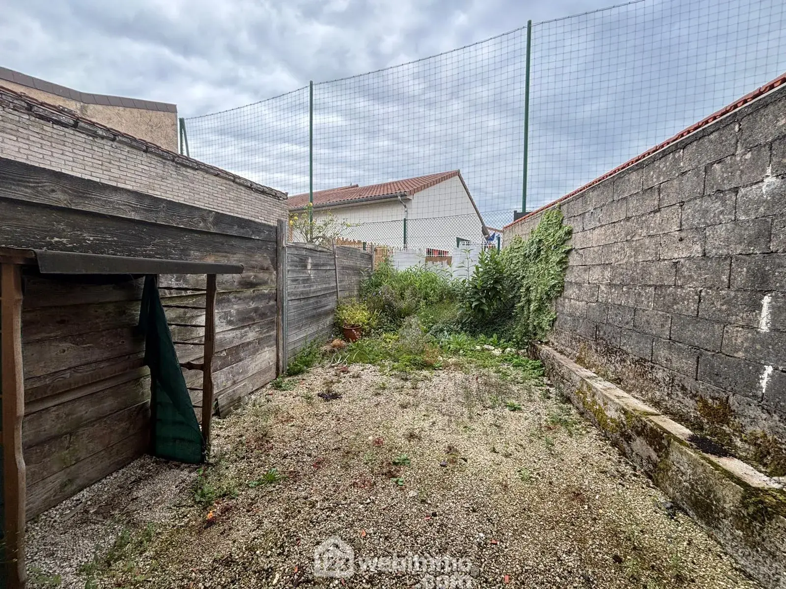 Deux maisons jumelles à Damvillers avec potentiel d'investissement et résidence 