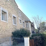 Partie de maison en pierre à Gordes avec jardin et cave, louée 750€/mois
