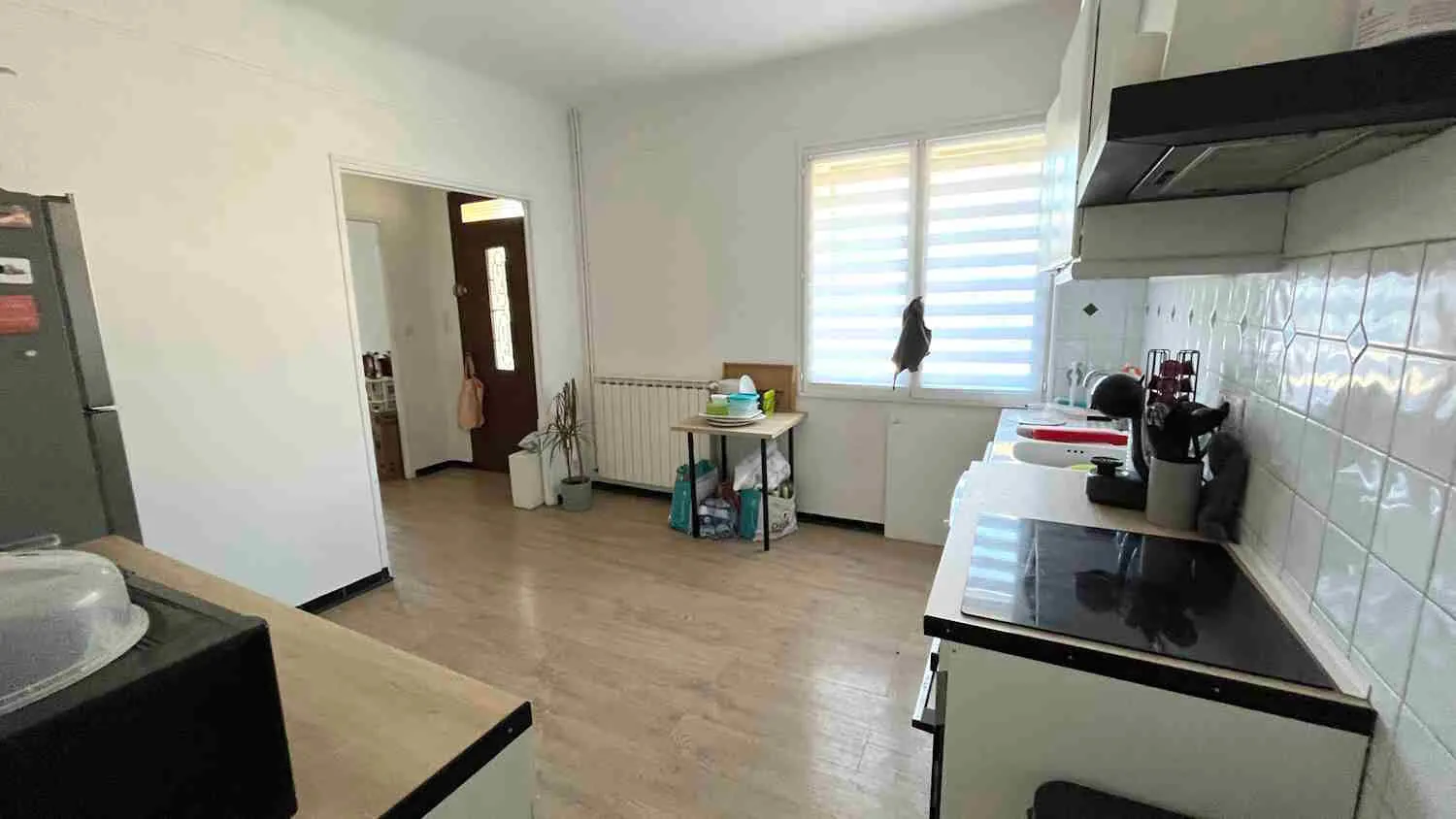 Partie de maison en pierre à Gordes avec jardin et cave, louée 750€/mois 