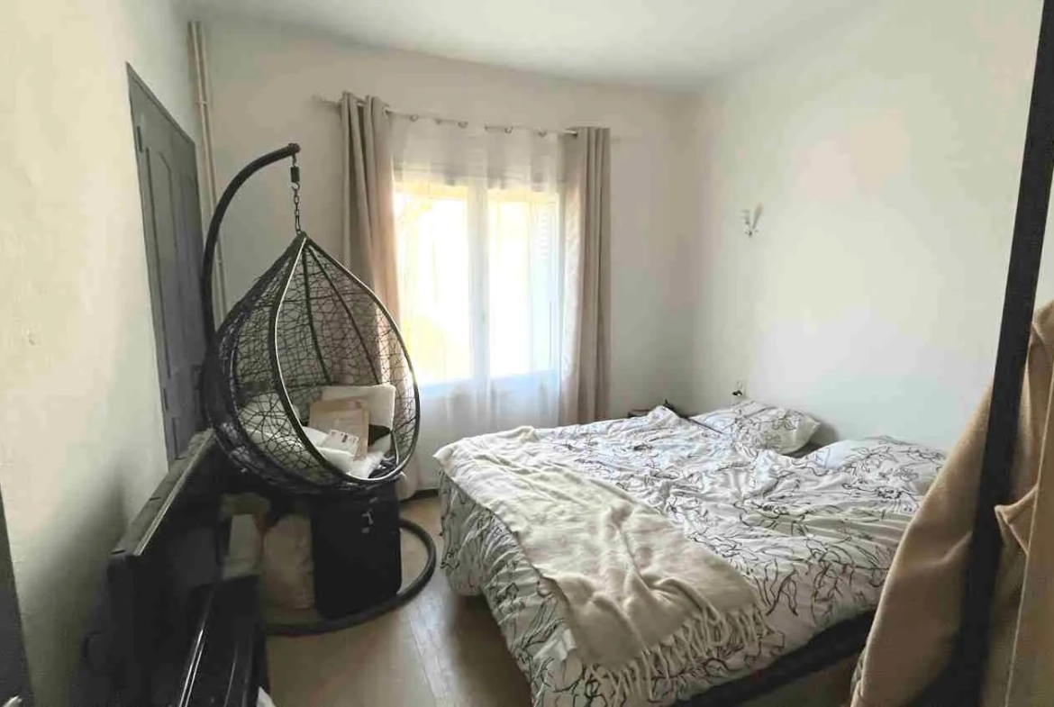 Partie de maison en pierre à Gordes avec jardin et cave, louée 750€/mois 