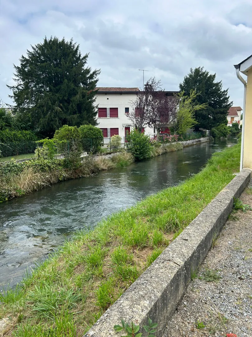 Villa plain-pied à vendre à Coarraze - 100 m² dans un environnement calme 