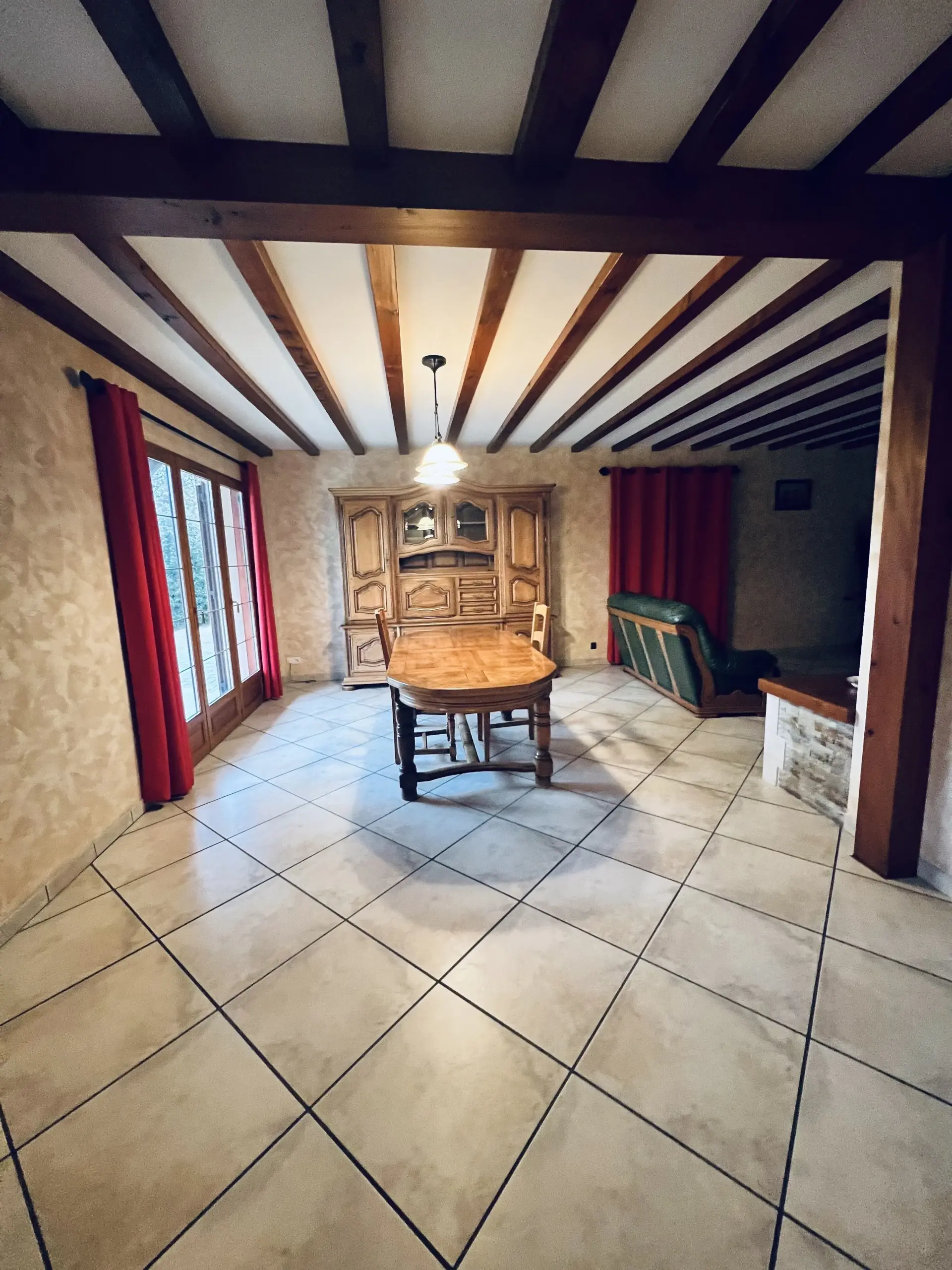Superbe maison de campagne avec sous-sol et piscine à Saint-Agnan 