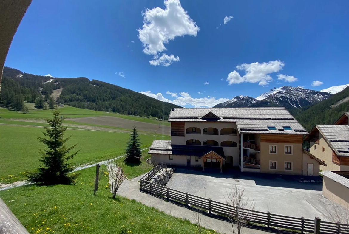 Appartement T3 à Arvieux avec terrasse et vue montagne, 35m² - Pied des pistes 