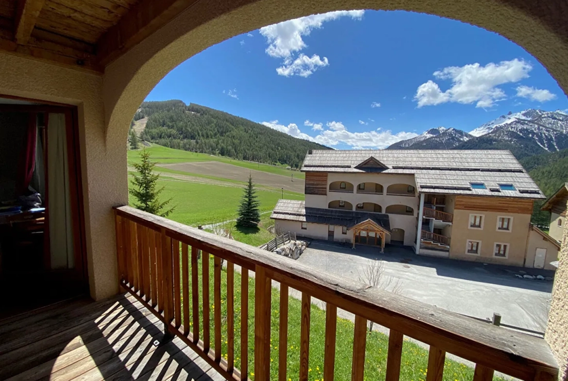 Appartement T3 à Arvieux avec terrasse et vue montagne, 35m² - Pied des pistes 