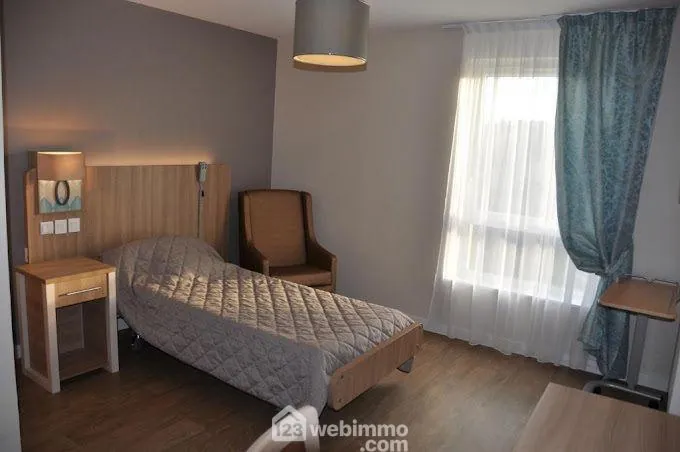 Investissement dans une chambre d'Ehpad à Rauzan avec rentabilité de 5 % 