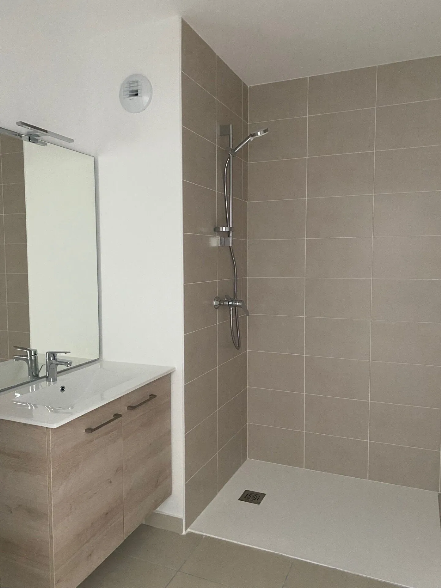 Appartement T2 lumineux de 53 m² avec terrasse plein sud à Tournon-sur-Rhône 