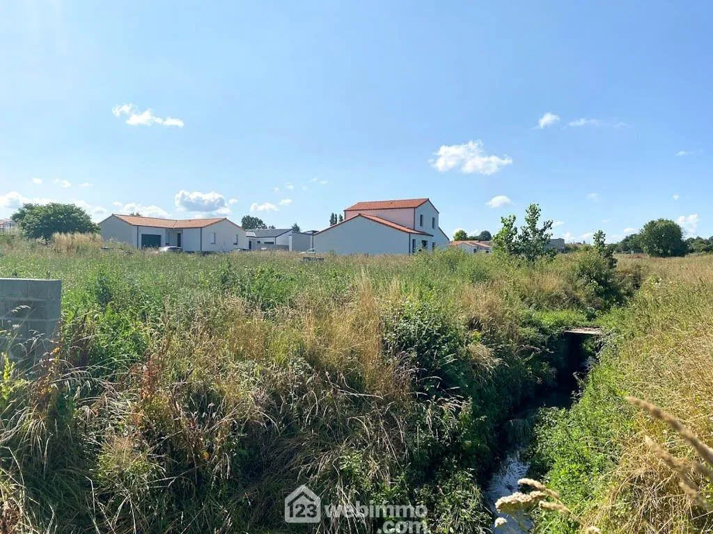 Terrain constructible de 602 m² à Saint Macaire en Mauges, proche Cholet et Nantes 