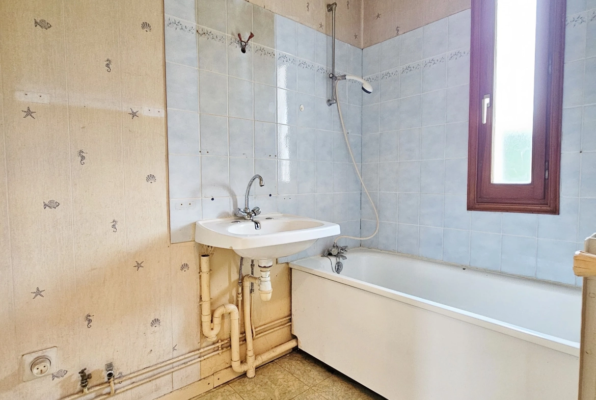 Maison à vendre à Saint Romain le Puy - 96 m² avec potentiel de rénovation 