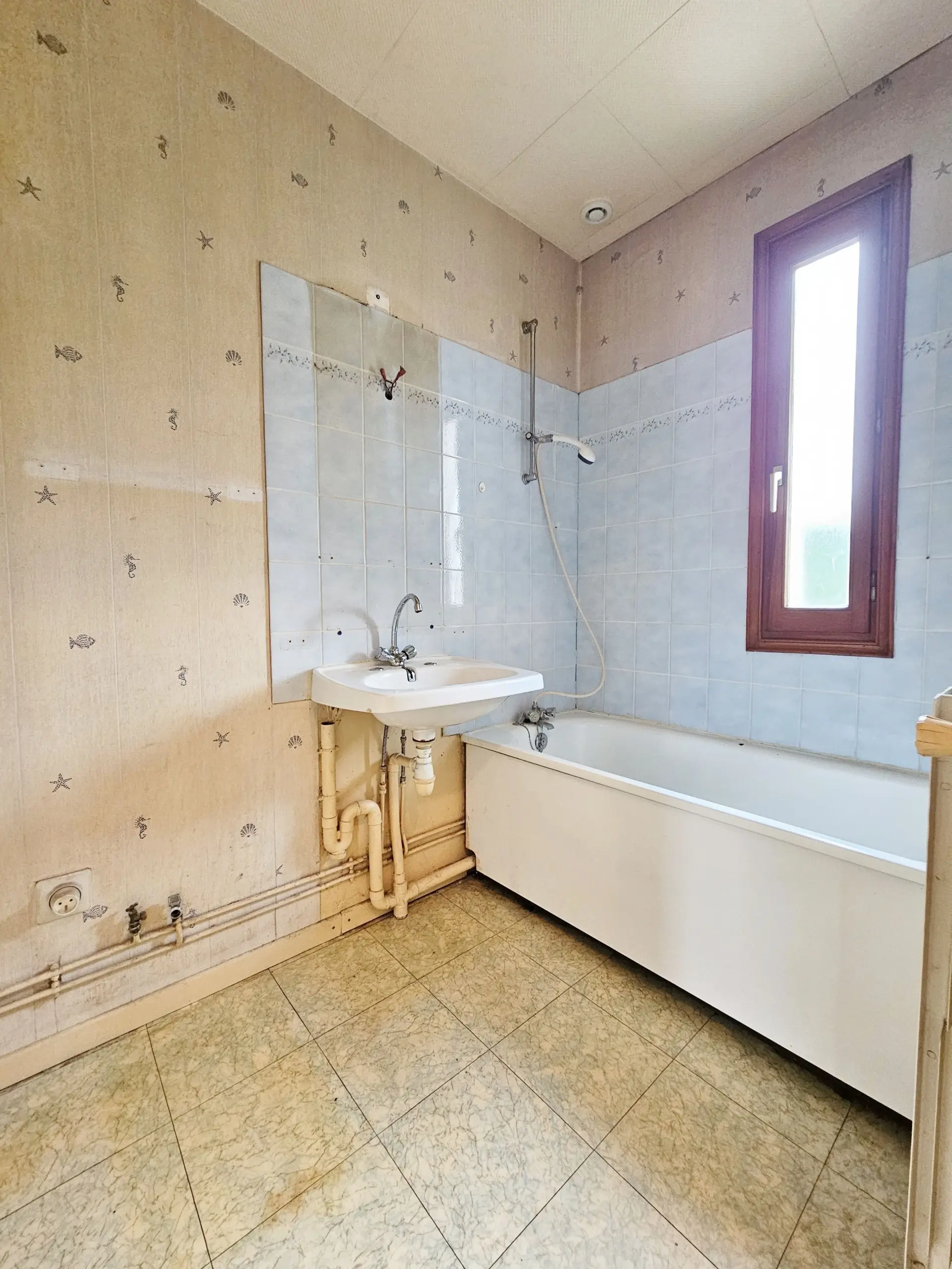 Maison à vendre à Saint Romain le Puy - 96 m² avec potentiel de rénovation 