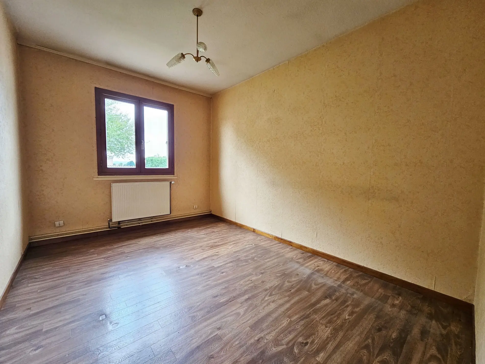 Maison à vendre à Saint Romain le Puy - 96 m² avec potentiel de rénovation 