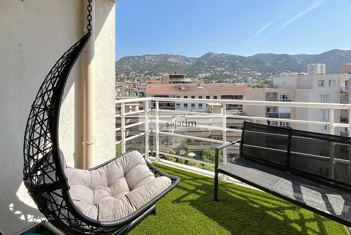 Appartement T2/T3 à Toulon avec vue sur le Faron - Dernier étage avec balcon et garage 