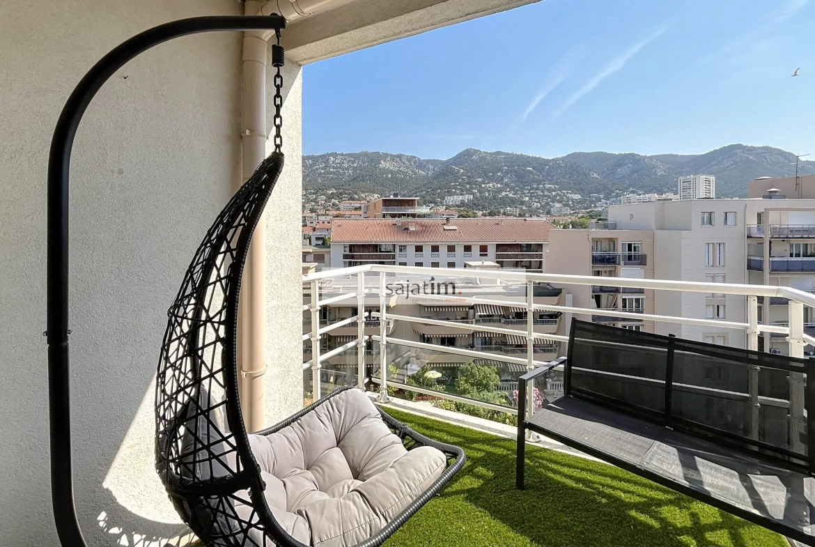 Appartement T2/T3 à Toulon avec vue sur le Faron - Dernier étage avec balcon et garage 