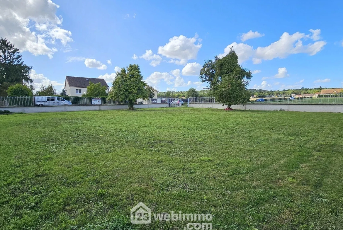 Terrain constructible de 690m² à Vayres-sur-Essonne, idéal pour votre projet de construction 