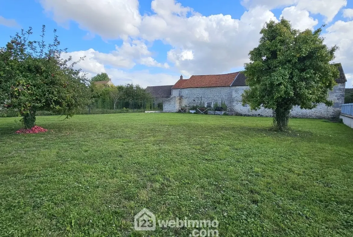 Terrain constructible de 690m² à Vayres-sur-Essonne, idéal pour votre projet de construction 