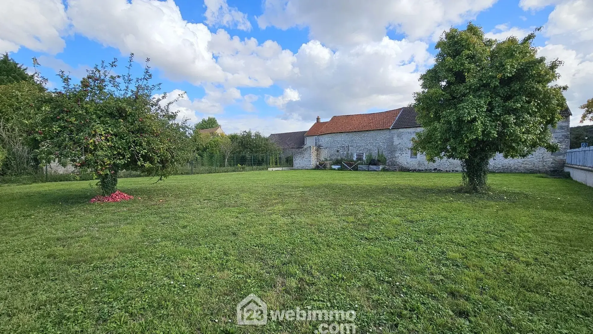 Terrain constructible de 690m² à Vayres-sur-Essonne, idéal pour votre projet de construction 