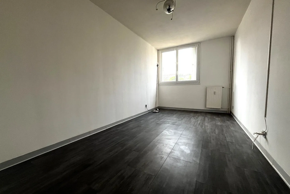 Appartement 5 pièces de 100 m² à Marseille avec parking et cave - Opportunité rare 