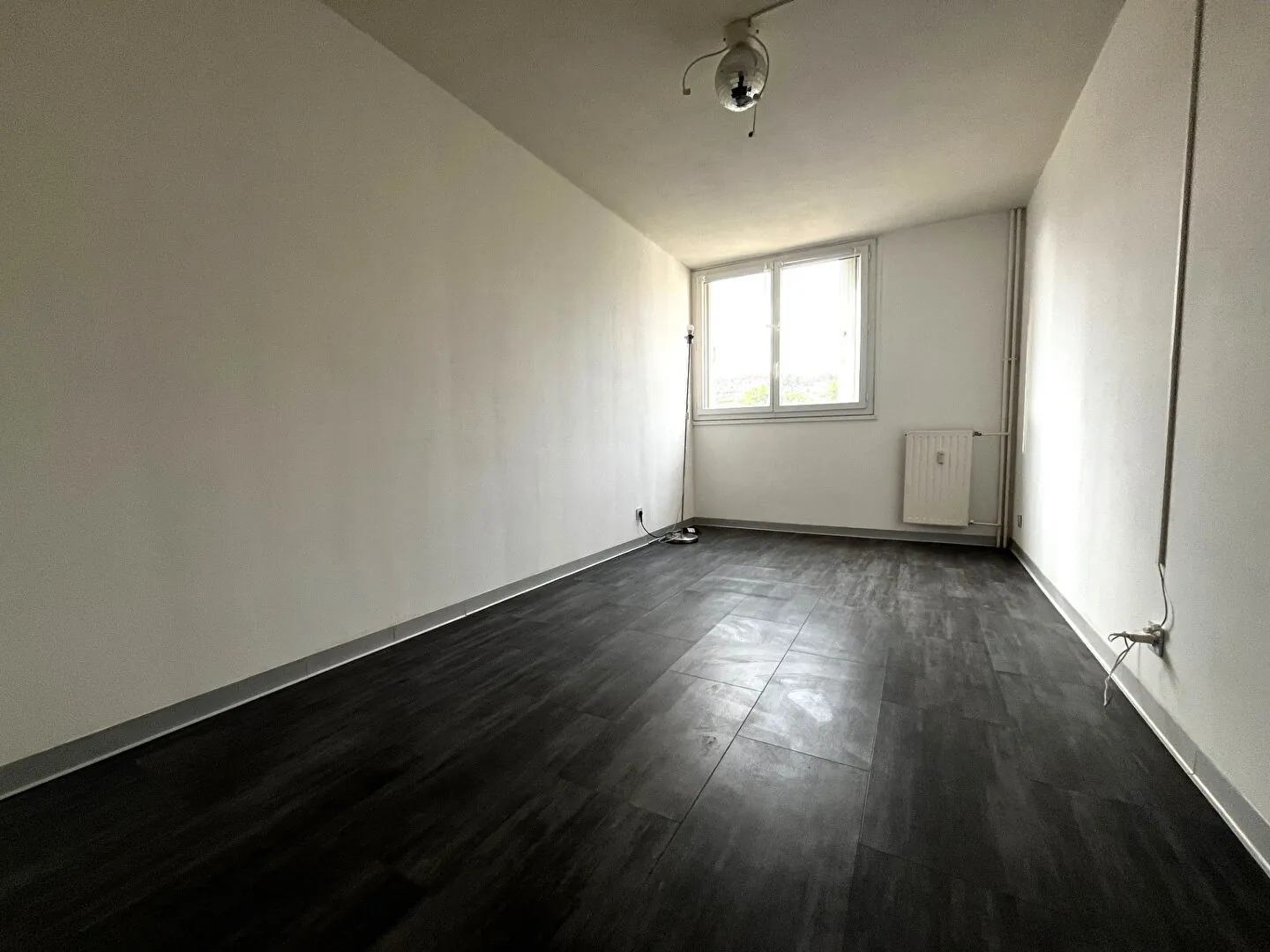 Appartement 5 pièces de 100 m² à Marseille avec parking et cave - Opportunité rare 
