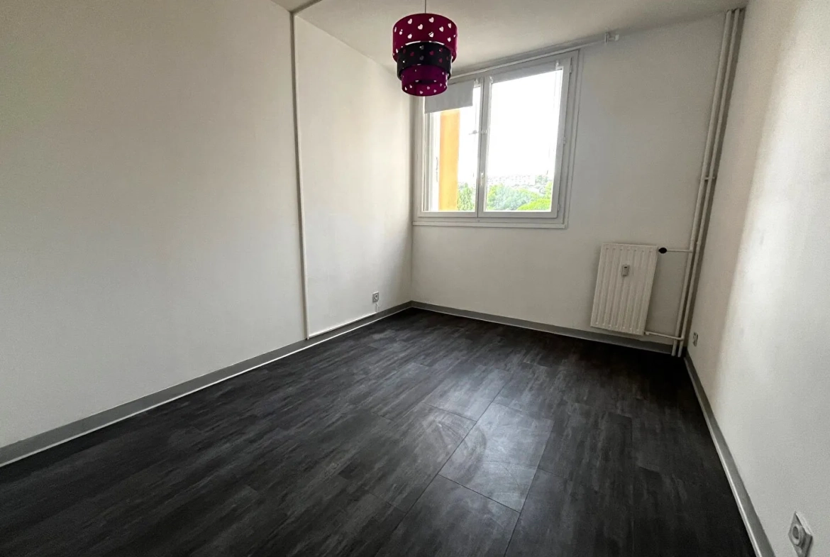 Appartement 5 pièces de 100 m² à Marseille avec parking et cave - Opportunité rare 