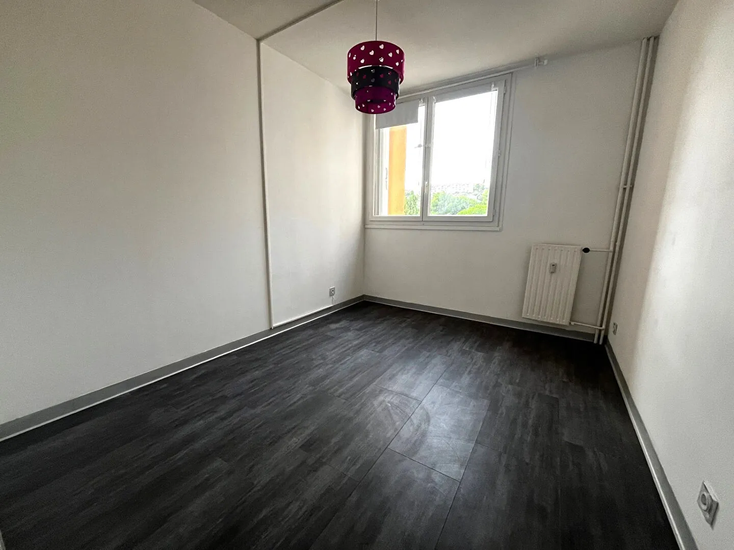 Appartement 5 pièces de 100 m² à Marseille avec parking et cave - Opportunité rare 