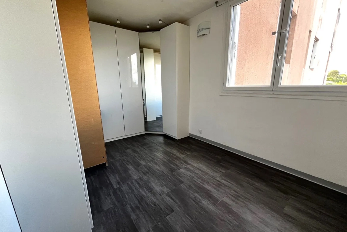 Appartement 5 pièces de 100 m² à Marseille avec parking et cave - Opportunité rare 